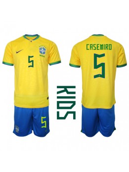 Brasilien Casemiro #5 Heimtrikotsatz für Kinder WM 2022 Kurzarm (+ Kurze Hosen)